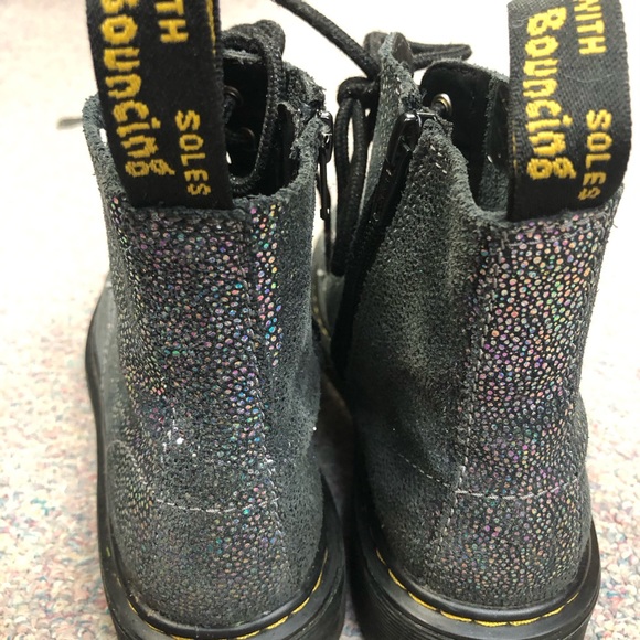 Dr. Martens youth/girls iridescent ankle boots! - Picture 6 of 7